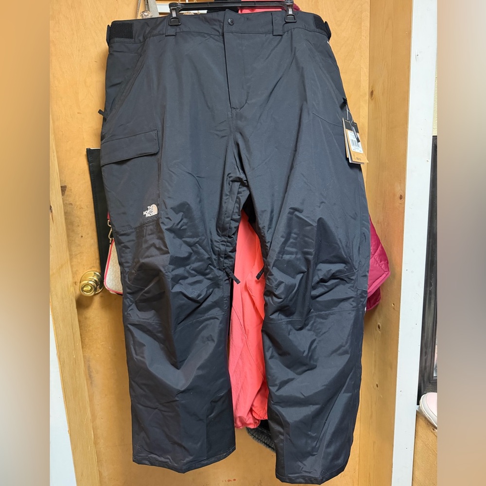 The North Face Woman’s plus size black Snowpants 3X short NWT